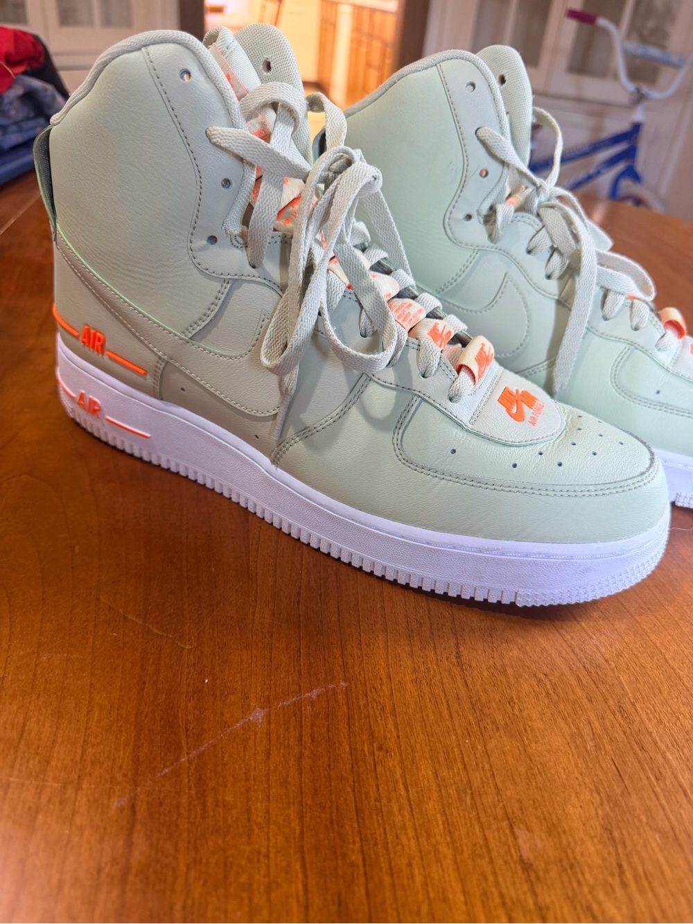 Nike Mens LV8